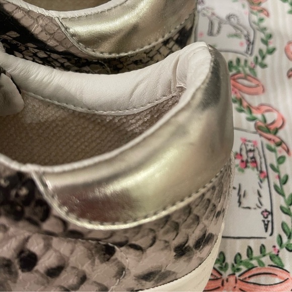 STEVE MADDEN ANIMAL PRINT !!  Like new! Cure star detail!! Size 10 - Picture 3 of 7